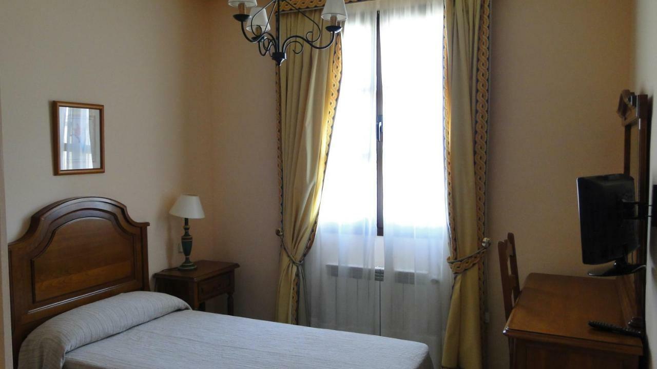 Hostal Las Paneras Ávila Buitenkant foto